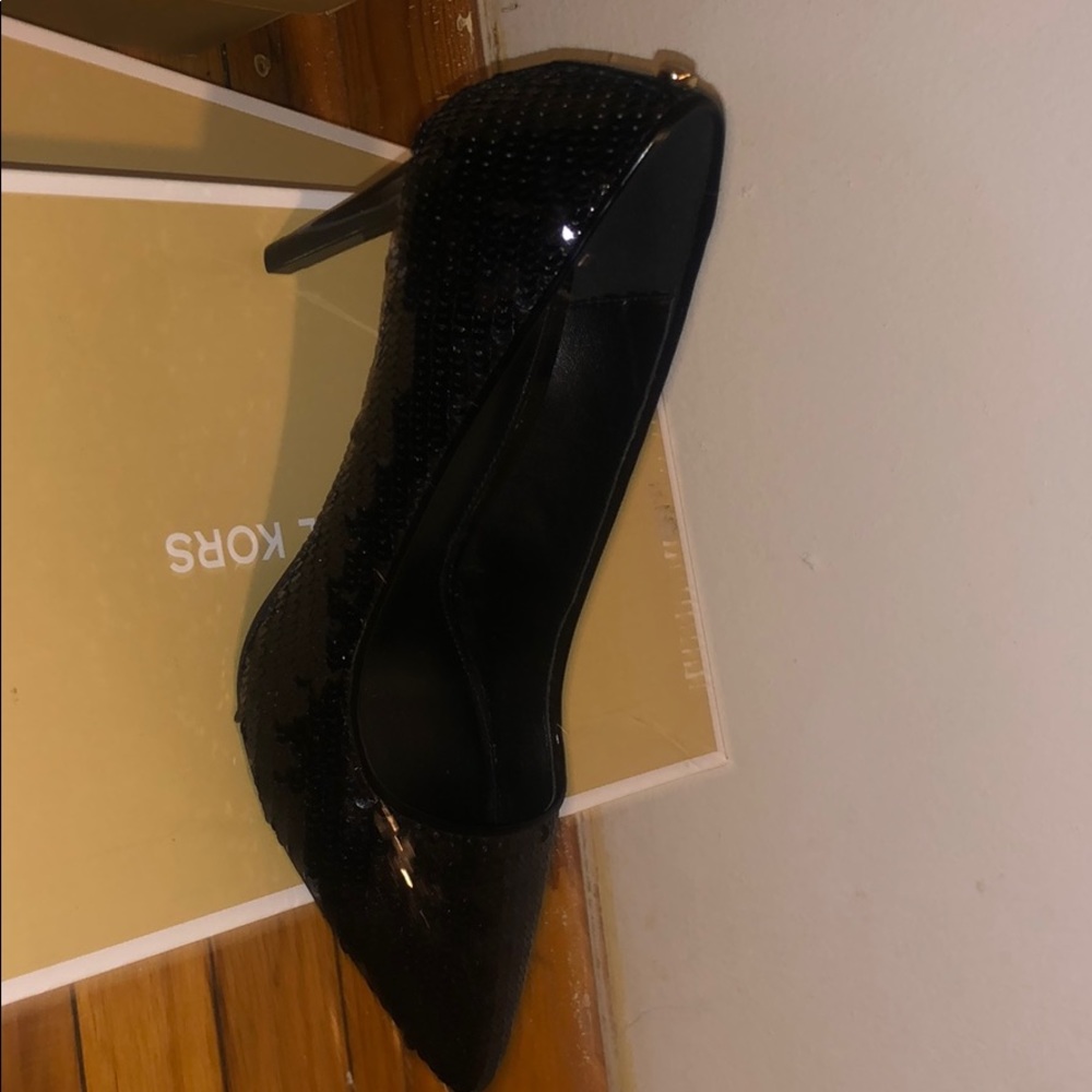 Michael kors pumps